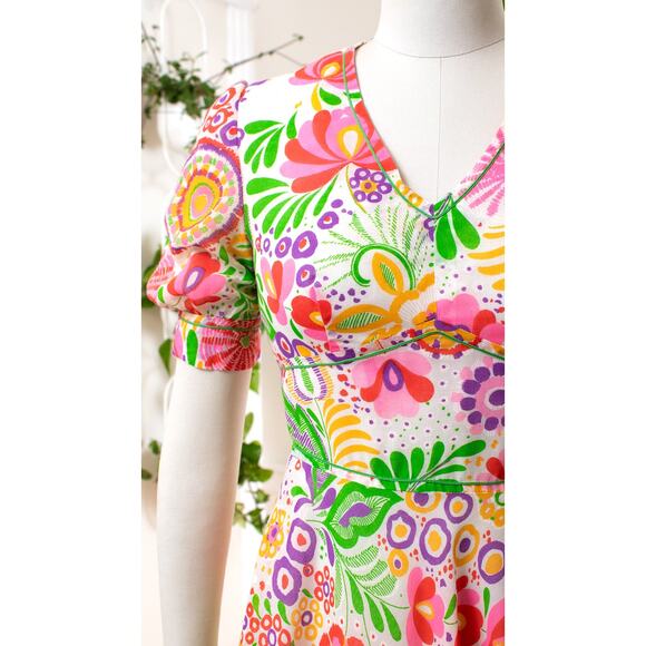 Vintage 1960s Skater Dress 60s Floral Print Colorful Mini Psychedelic Day Dress - Picture 6 of 7